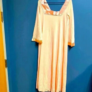 GOSSARDS ATEMIZ VINTAGE NIGHTGOWN WO SIZE SMALL PEACH NYLON PEACH SATIN TRIM